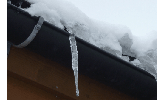 雪で雨どいが壊れた時にどうしていいのかわからず、インターネットで検索したところ、雨樋ぐんまさんのホームページが見つかりとても安心しました。 雪で雨どいが壊れた時にどうしていいのかわからず、インターネットで検索したところ、雨樋ぐんまさんのホームページが見つかりとても安心しました。